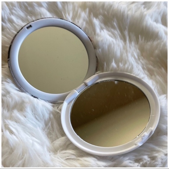 🦋 Vintage Paris Butterfly Postcard Pocket Mirror Keychain - Picture 3 of 6